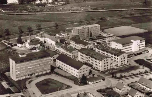 AK / Ansichtskarte BIBERACH  Riss BW Karl-Thomae-GmbH Fabrik Industriegebaeude Luftaufnahme Felder Parkplatz