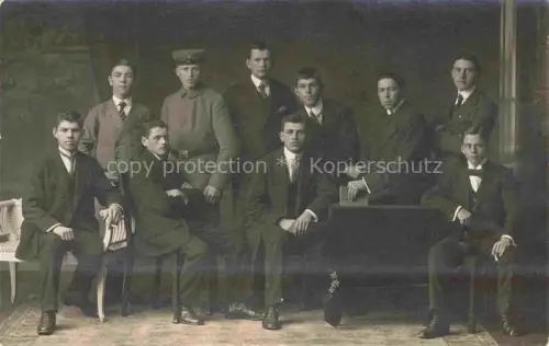 AK / Ansichtskarte RAVENSBURG  Wuerttemberg BW Gruppenportrait Junge-Maenner Uniform Studenten Atelier-Foto Anzug