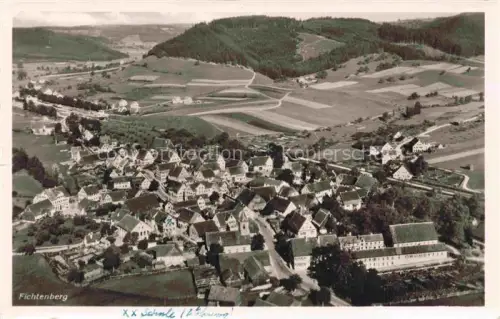 AK / Ansichtskarte Fichtenberg  Wuerttemberg Schwaebisch Hall BW Fliegeraufnahme Luftbild Wohnhaeuser Felder Kirche Huegel Wald Dorf