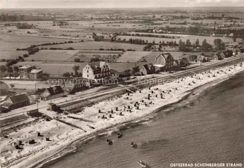 AK / Ansichtskarte Schoenberg Lauenburg Ostseebad Strand Strandkoerbe Haeuser Felder Ostsee