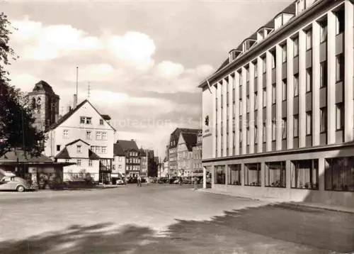 AK / Ansichtskarte BAD HERSFELD Hessen Marktplatz Kirche Fachwerk Neubauten Platz Autos Passanten