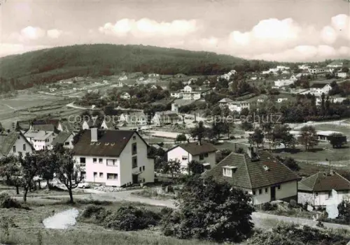 AK / Ansichtskarte Schlossborn Glashuetten Hochtaunuskreis Hessen Wohnviertel Dorf Haeuser Taunus Wald Bachtal Neubau Siedlung