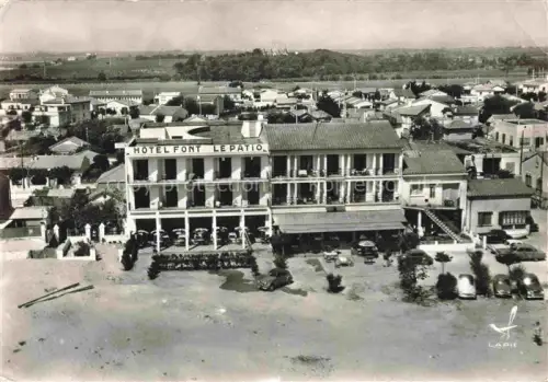 AK / Ansichtskarte Canet-en-Roussillon 66 Pyrenees-Orientales Hotel-Font Le-Patio Strand Luftbild Badeort Strandgebaeude Autos Wohngebiet