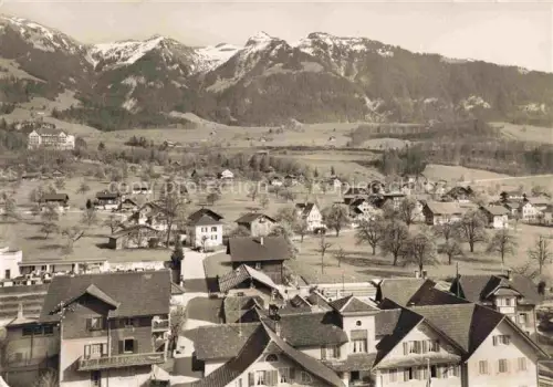 AK / Ansichtskarte Kerns OW Arvigrat Alpendorf Schneeberge Wiesen Haeuser Panorama
