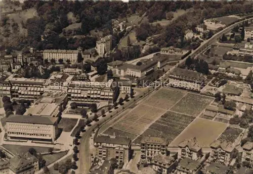 AK / Ansichtskarte LAUSANNE VD Hôpital-Cantonal Luftbild Sportplatz Gebaeudekomplex Park Bahnlinie
