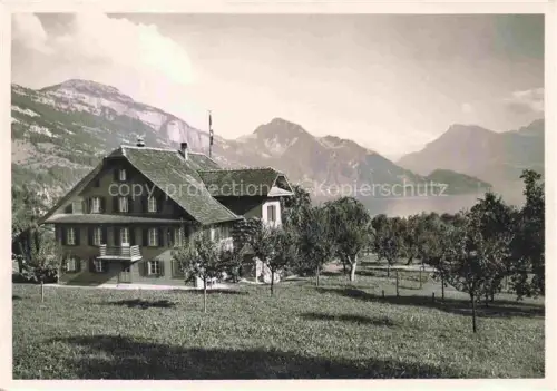 AK / Ansichtskarte Weggis Vierwaldstaettersee LU Pension-Friedheim Bauernhaus Berge See Vierwaldstaettersee Obstbaeume Wiese Schweizer-Fahne