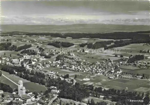 AK / Ansichtskarte Neuenegg LAUPEN BE Fliegeraufnahme Ortschaft Kirche Felder Wald Turm Haeuser Luftbild