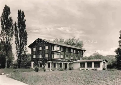AK / Ansichtskarte Gwatt Gunten Thun BE Heimstaette Jugendheim Holzhaus Pappeln Wiese Thunersee Berge