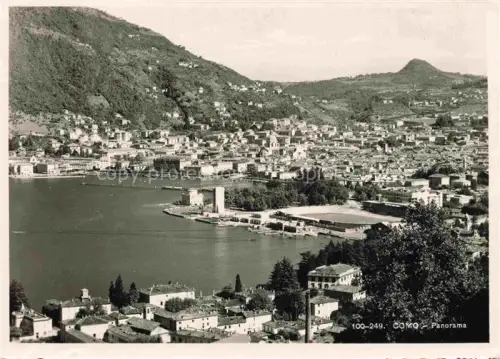 AK / Ansichtskarte COMO  Lago di Como Lombardia IT Panorama Comer-See Stadt Kirche Hafen Stadion Berge
