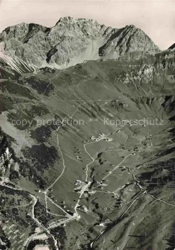 AK / Ansichtskarte Malbun Triesenberg Liechtenstein Sareiserjoch Wildberg Panuelerkopf Bergtal Feriendorf Alpen Weiden Berge