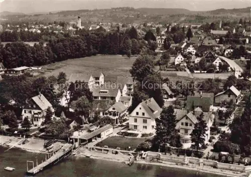 AK / Ansichtskarte Kressbronn Bodensee BW Fliegeraufnahme Bodensee Seeufer Villen Hafen Kirche Baeume
