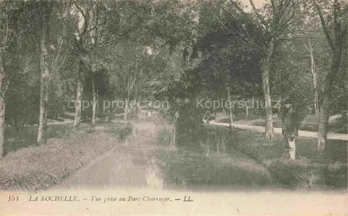 AK / Ansichtskarte LA ROCHELLE 17 Charente-Maritime Parc-Charruyer Teich Baeume Kanal Park Spaziergaenger Mann