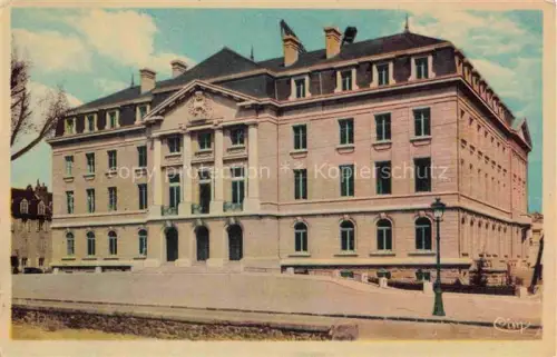AK / Ansichtskarte GUERET 23 Creuse Hôtel-de-Ville Rathaus Fassade Laternenpfahl Treppen