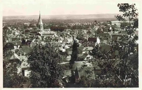AK / Ansichtskarte GUERET 23 Creuse Stadtpanorama Kirchturm Daecher Huegel Baeume Grand-Rue Wasselonne