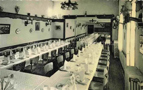 AK / Ansichtskarte Beaumont-le-Roger BERNAY 27 Eure Hotel-de-Paris Restaurant Speisesaal Tische Stuehle Wandbilder Kronleuchter