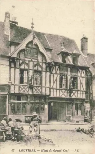 AK / Ansichtskarte Louviers  LES ANDELYS 27 Eure Hotel-du-Grand-Cerf Fachwerk Fachwerkhaus Passanten Marktplatz Frauen