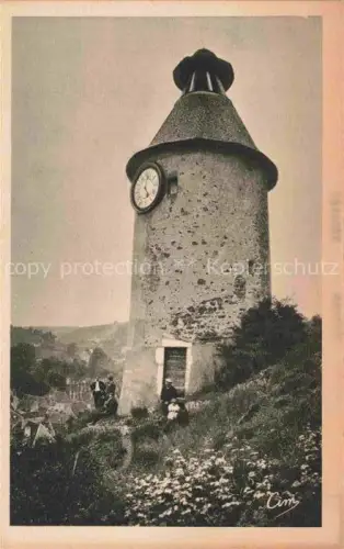 AK / Ansichtskarte Le Monteil-au-Vicomte AUBUssON 23 Creuse Tour-de-l Horloge Uhrenturm Befestigungsturm Mittelalter Stadtansicht Personen