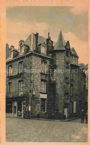 AK / Ansichtskarte Le Monteil-au-Vicomte AUBUssON 23 Creuse Vieille-Maison Eckturm Geschaefte Kopfsteinpflaster Passanten Stadtbild