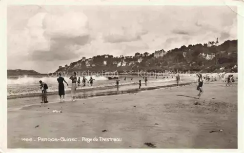 AK / Ansichtskarte PERROS-GUIREC Lannion 22 Cotes-d Armor Plage-de-Trestraou Strand Badende Kinder Wellen Villen Baeume Badeort