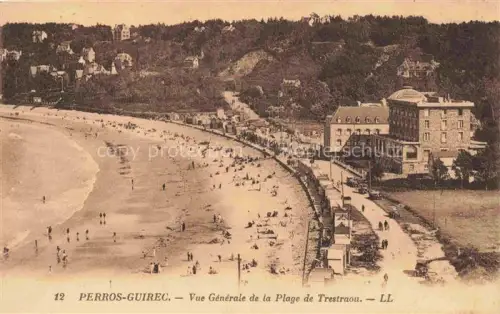AK / Ansichtskarte PERROS-GUIREC Lannion 22 Cotes-d Armor Plage-de-Trestraou Strand Strandkabinen Hotel Baeume Promenade Badeort Meer