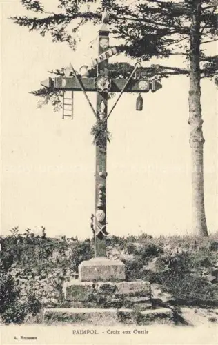 AK / Ansichtskarte PAIMPOL Saint-Brieuc 22 Cotes-d Armor Croix-aux-Outils Wegkreuz Werkzeuge Totenkopf Baeume Wiese