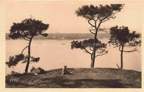 AK / Ansichtskarte PAIMPOL Saint-Brieuc 22 Cotes-d Armor Le-Chenal Cote-de-Granit Kueste Segelboot Kiefern Frau Bucht