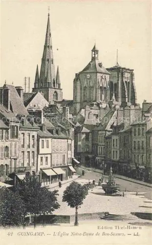 AK / Ansichtskarte GUINGAMP 22 Cotes-d Armor Eglise-Notre-Dame-de-Bon-Secours Brunnen Marktplatz Kirchturm Haeuser Strassenszene