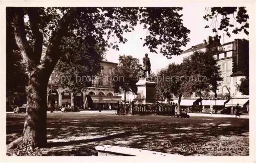 AK / Ansichtskarte PERIGUEUX 24 Dordogne Place-Bugeaud Monument-Bugeaud Denkmal Baeume Platz Café Passanten