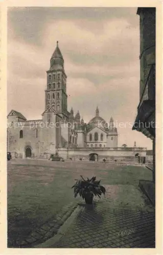 AK / Ansichtskarte PERIGUEUX 24 Dordogne Cathédrale-Saint-Front Turm Kuppeln Vorplatz Pflaster Auto Romanik