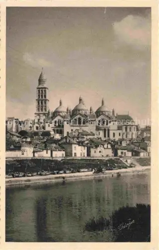 AK / Ansichtskarte PERIGUEUX 24 Dordogne Cathédrale-St-Front Kuppeln Turm Isle Fluss Boote Daecher