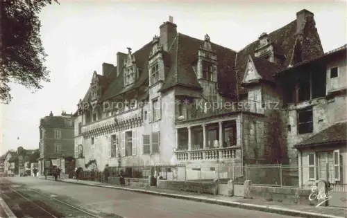 AK / Ansichtskarte PERIGUEUX 24 Dordogne Maison-des-Consuls Renaissance Fassade Strassenbahn Gleise Passanten Strasse