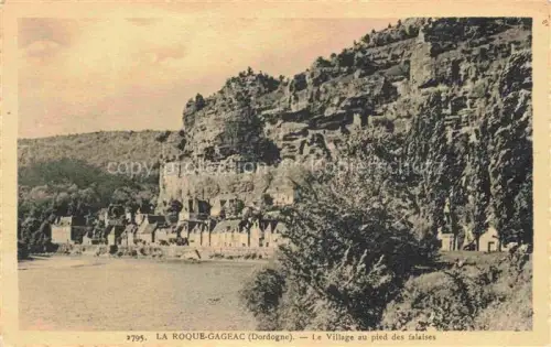 AK / Ansichtskarte La Roque-Gageac Sarlat-la-Caneda 24 Dordogne Falaises Dordogne Dorf Felsen Fluss Haeuser Klippen