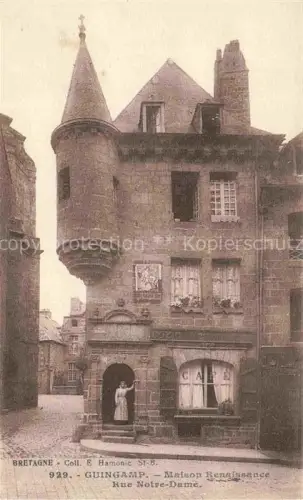 AK / Ansichtskarte GUINGAMP 22 Cotes-d Armor Maison-Renaissance Rue-Notre-Dame Turm Café Tracht Kopfsteinpflaster