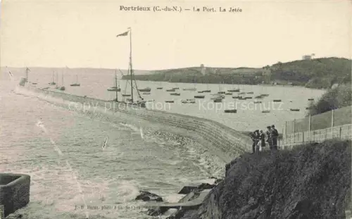 AK / Ansichtskarte Portrieux Saint-Quay-Portrieux 22 Cotes-d Armor Port Jetée Segelboote Hafen Kueste Personen Mole
