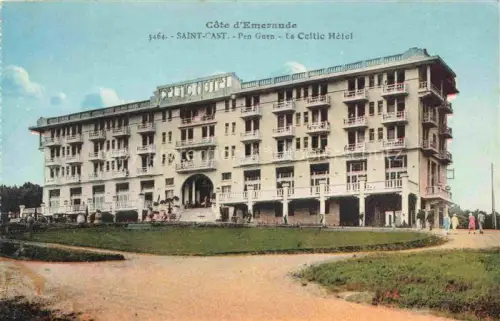 AK / Ansichtskarte Saint-Cast-le-Guildo DINAN 22 Cotes-d Armor Pen-Guen Celtic-Hôtel Hotel Gebaeude Personen Autos