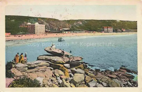 AK / Ansichtskarte TREBEURDEN Lannion 22 Cotes-d Armor Plage-de-Tresmeur Strand Felsen Badegaeste Hotel Strandkabinen Meer
