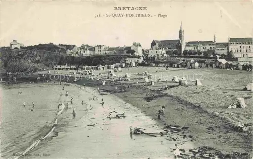 AK / Ansichtskarte Saint-Quay-Portrieux 22 Cotes-d Armor Strand Badehaeuschen Kirche Badegaeste Zelte Kueste Stadtansicht
