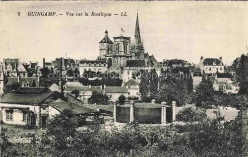 AK / Ansichtskarte GUINGAMP 22 Cotes-d Armor Basilique Kirchturm Stadtpanorama Daecher Baeume Stadtansicht