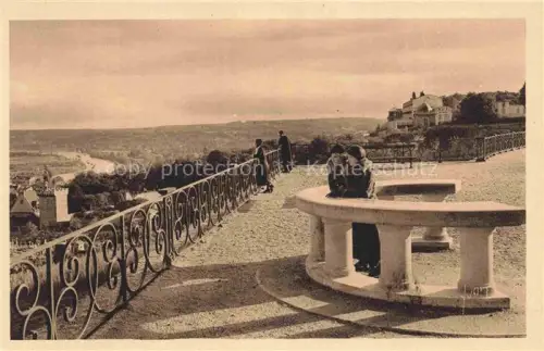 AK / Ansichtskarte ST-GERMAIN-EN-LAYE 78 Yvelines Terrasse Table-d Orientation Gelaender Aussichtsterrasse Flusstal Besucher Kuppelgebaeude