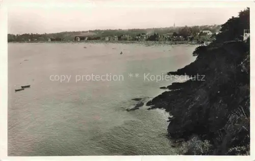 AK / Ansichtskarte Saint-Cast-le-Guildo DINAN 22 Cotes-d Armor Falaises Hafen Klippen Bucht Segelboote Kuestenort Kirche