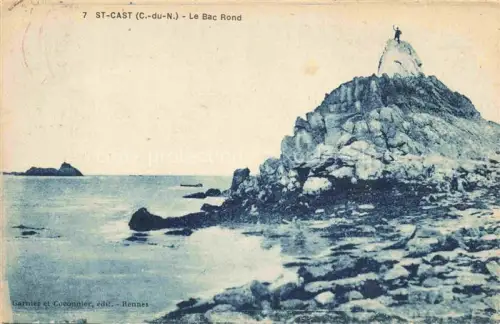 AK / Ansichtskarte Saint-Cast-le-Guildo DINAN 22 Cotes-d Armor Le-Bac-Rond Felsen Kueste Meer Person Kuestenlandschaft