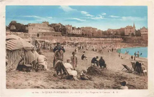 AK / Ansichtskarte Saint-Quay-Portrieux 22 Cotes-d Armor La-Plage Casino Strand Badegaeste Sonnenschirme Liegestuehle Kuestenort Villen
