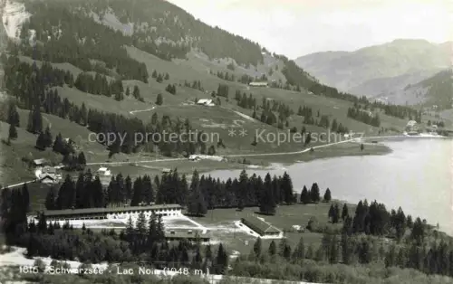 AK / Ansichtskarte Schwarzsee Lac Noir 1050m Sense FR Hôtel-Gypsera Lac-Noir See Tannenwald Alpen Bergwiesen Gebaeude Luftaufnahme