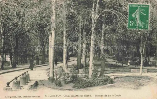 AK / Ansichtskarte Chatillon-sur-Seine Montbard 21 Cote-d Or Promenade-de-la-Douix Park Baeume Allee Spaziergaenger Kanonen