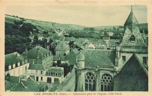 AK / Ansichtskarte Les Andelys 27 Eure Kirche Dachlandschaft Ortskern Wohnhaeuser Huegel Felder Côté-Nord Place-de-l Eglise