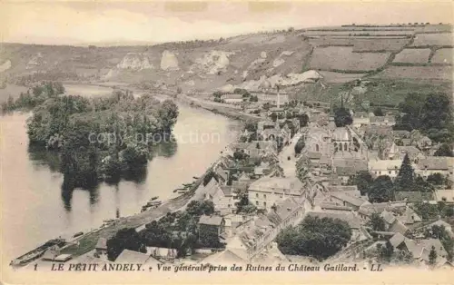 AK / Ansichtskarte Le Petit Andely Les Andelys 27 Eur Château-Gaillard Seine Ortschaft Kirche Kreidefelsen Boote Dachlandschaft Rue-Letellier