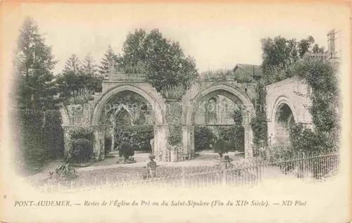 AK / Ansichtskarte Pont-Audemer BERNAY 27 Eure Restes-de-l Eglise-du-Pré Saint-Sépulcre Kirchenruine Rundbogen Gotik Efeu Garten