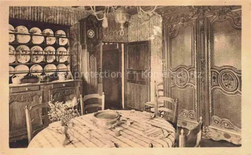 AK / Ansichtskarte Pont-Audemer BERNAY 27 Eure Auberge-du-Vieux-Puits Salon-rose Geschirrschrank Teller Kronleuchter Schrank Tisch Innenraum