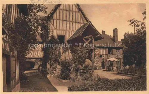 AK / Ansichtskarte Pont-Audemer BERNAY 27 Eure Auberge-du-Vieux-Puits Puits-de-Mme-Bovary Fachwerk Fachwerkhaus Innenhof Brunnen Terrasse Garten