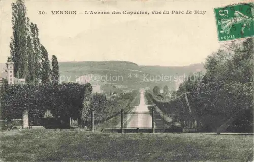AK / Ansichtskarte Vernon  Evreux 27 Eure Avenue-des-Capucins Parc-de-Bizy Allee Pappeln Tor Huegel Garten